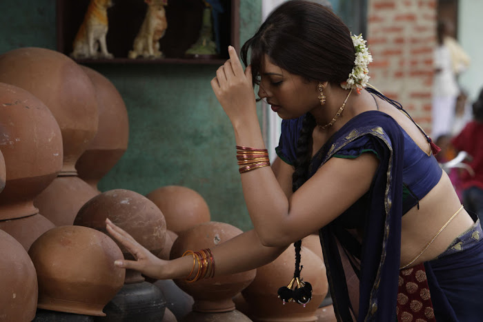 richa gangopadhyay saree from osthi movie unseen pics
